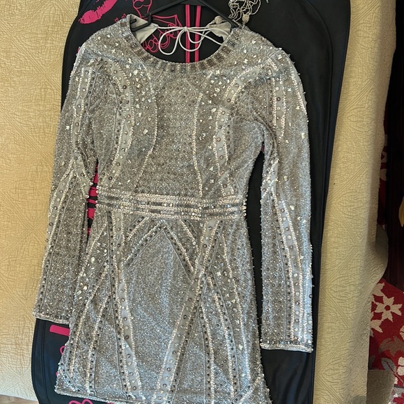 Sherri Hill Silver grey beaded long sleeve homecoming prom mini dress - Picture 3 of 11